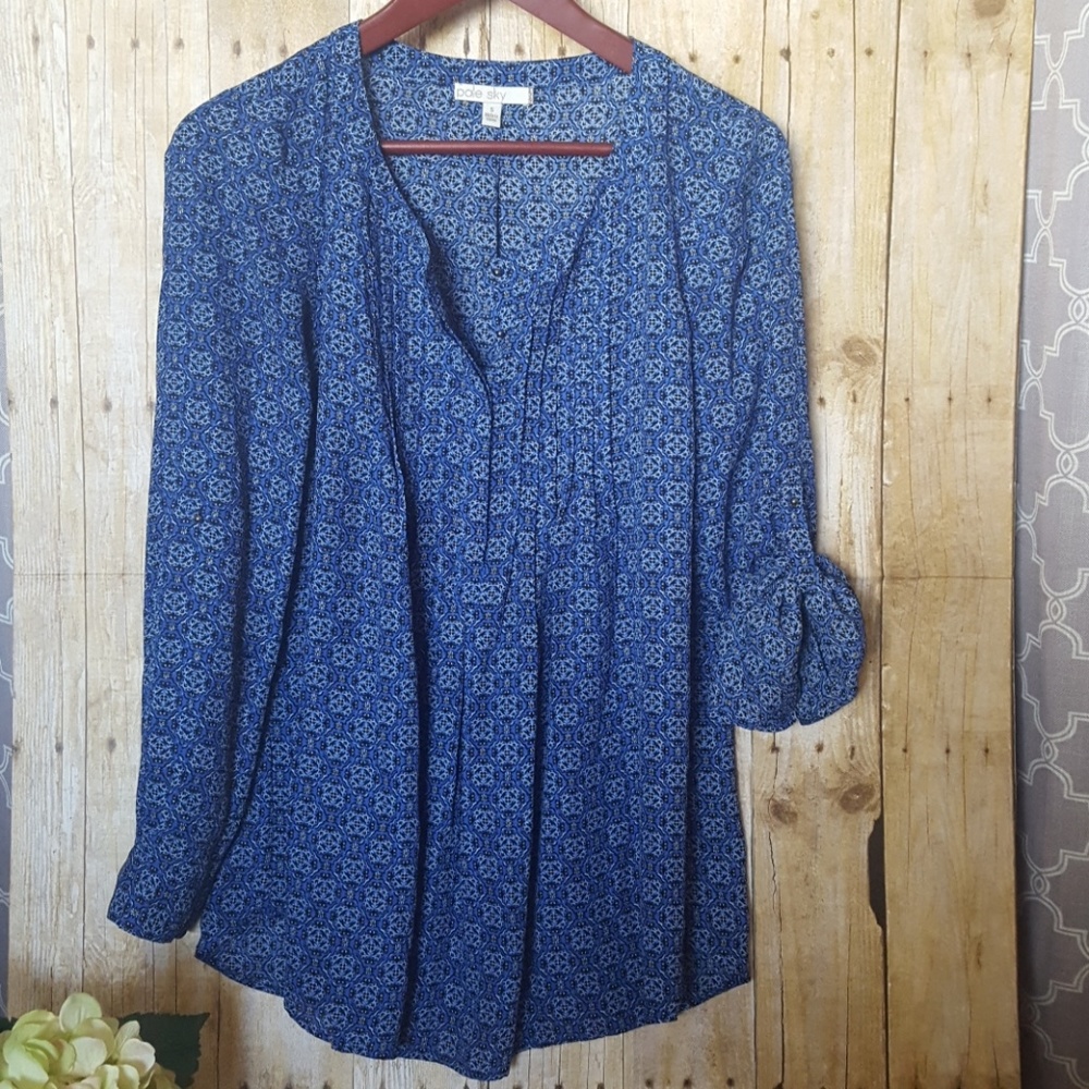 Pale Sky tunic top. Size S. 3/4 sleeve option.